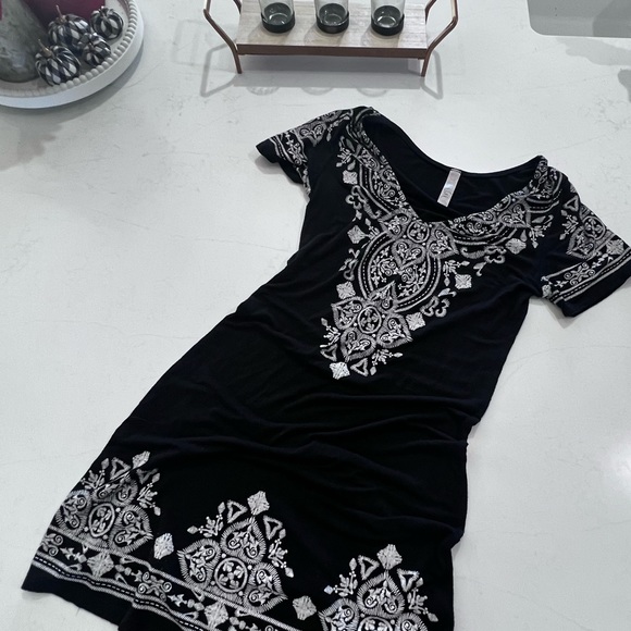 Dress - Picture 2 of 4